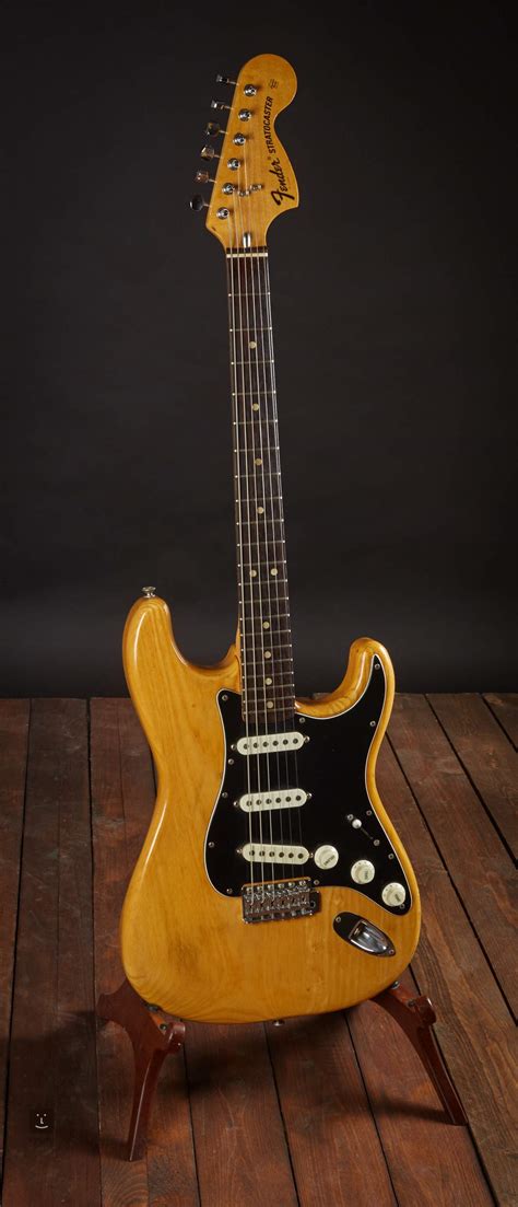 fender stratocaster 1976 electric guitars.